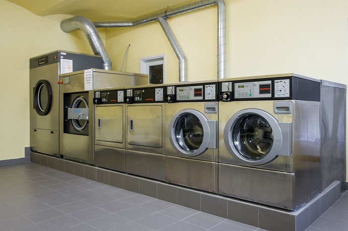 Imagen de los interiores del Hotel Emonec. Foto 16