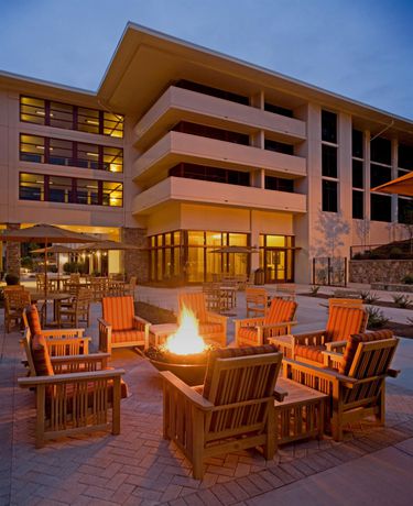 Imagen de los exteriores del Hotel Emory Conference Center. Foto 8
