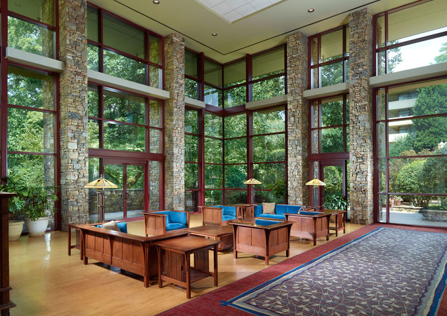 Imagen de los exteriores del Hotel Emory Conference Center. Foto 10