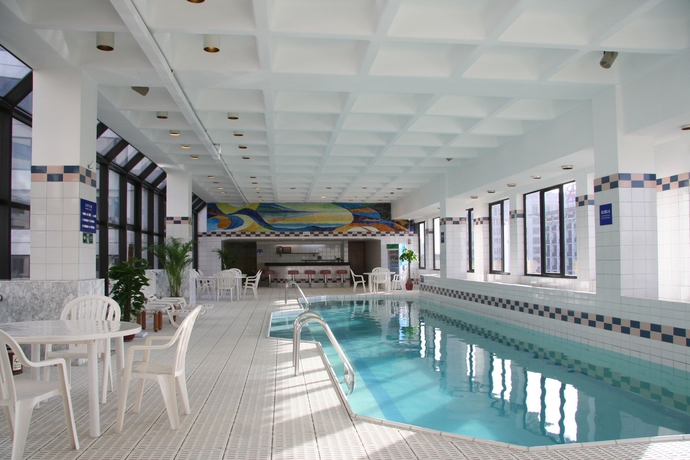 Imagen de la piscina del Hotel Empark Prime Beijing. Foto 15
