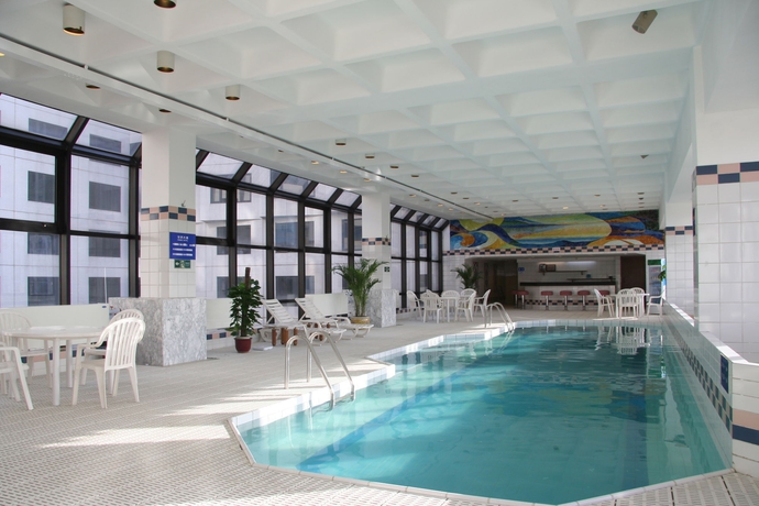 Imagen de la piscina del Hotel Empark Prime Beijing. Foto 16