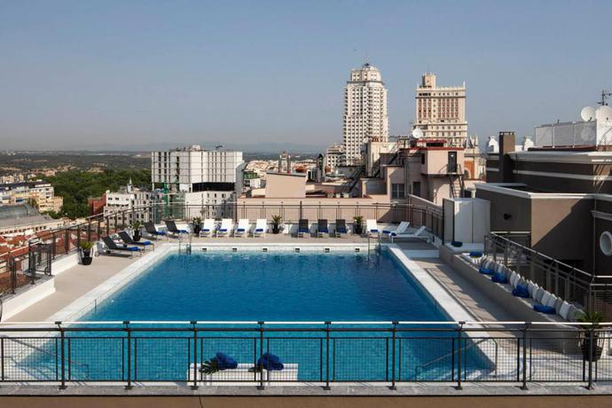 Imagen de la piscina del Hotel Emperador, Gran V&iacute;a. Foto 19