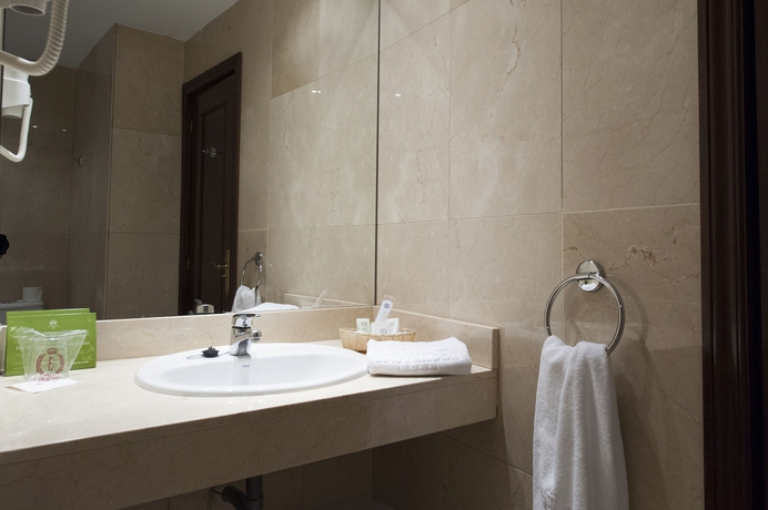 Imagen de la habitación del Hotel Emperador, Gran V&iacute;a. Foto 8