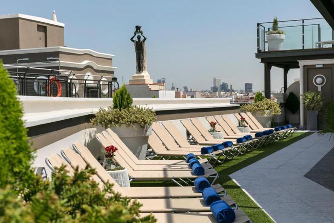 Imagen de los exteriores del Hotel Emperador, Gran V&iacute;a. Foto 16