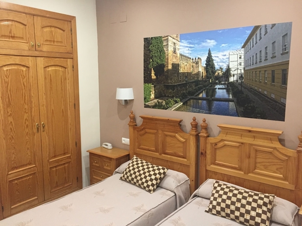 Imagen de la habitación del Hotel Emperador Maximiano Herculeo. Foto 6