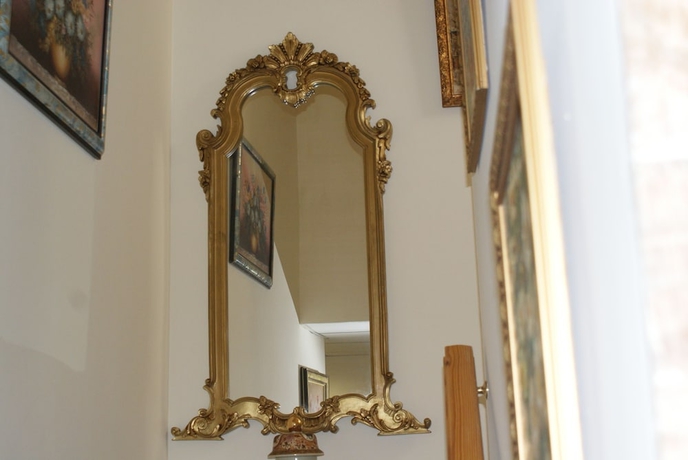 Imagen de los interiores del Hotel Emperador Maximiano Herculeo. Foto 17