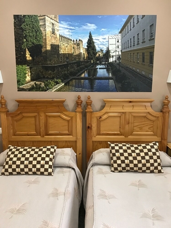 Imagen de la habitación del Hotel Emperador Maximiano Herculeo. Foto 11