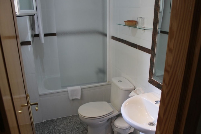 Imagen de la habitación del Hotel Emperador Maximiano Herculeo. Foto 15