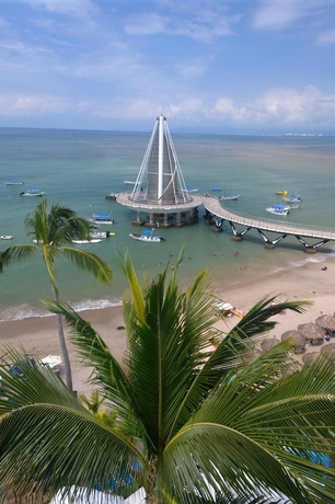 Imagen de los exteriores del Hotel Emperador Vallarta Beachfront and Suites. Foto 10