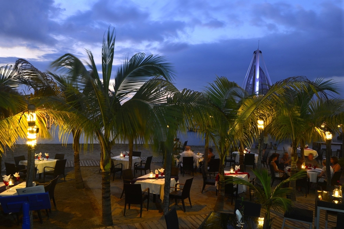 Imagen del bar/restaurante del Hotel Emperador Vallarta Beachfront and Suites. Foto 1