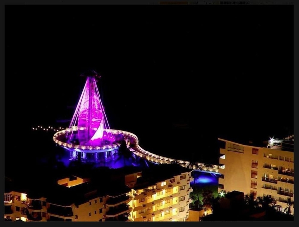 Imagen de los exteriores del Hotel Emperador Vallarta Beachfront and Suites. Foto 12