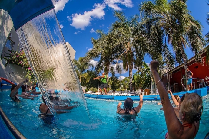 Imagen de la piscina del Hotel Emperatriz. Foto 10