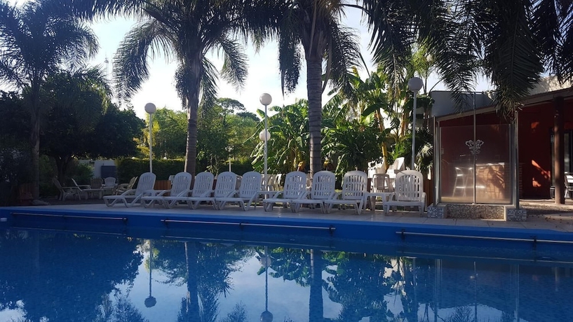 Imagen de la piscina del Hotel Emperatriz. Foto 14