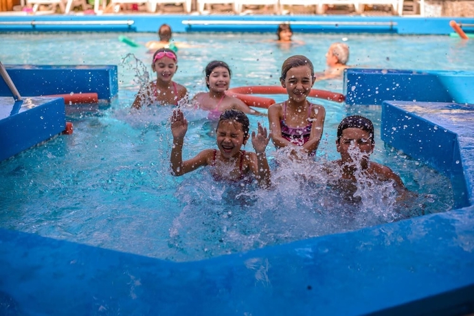 Imagen de la piscina del Hotel Emperatriz. Foto 17