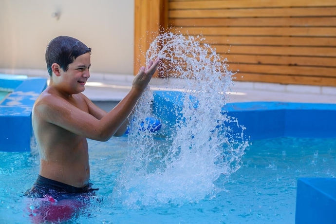 Imagen de la piscina del Hotel Emperatriz. Foto 18