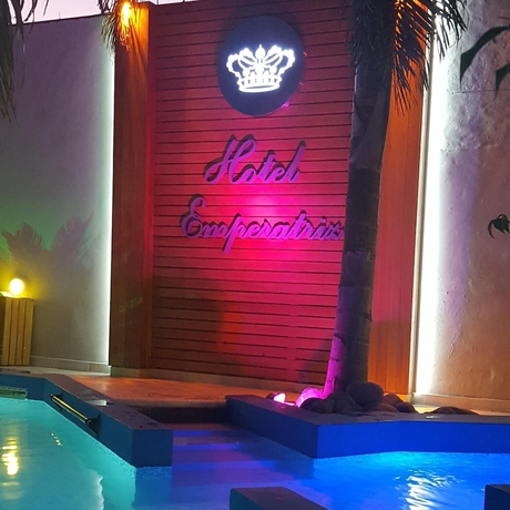 Imagen de la piscina del Hotel Emperatriz. Foto 19