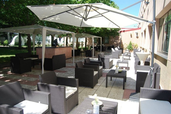 Imagen de los exteriores del Hotel Emperatriz III. Foto 7