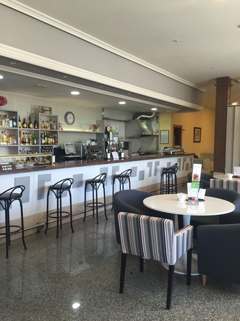 Imagen del bar/restaurante del Hotel Emperatriz III. Foto 3