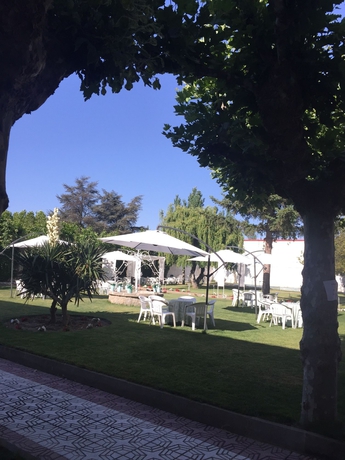 Imagen de los exteriores del Hotel Emperatriz III. Foto 9