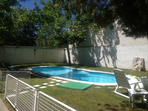 Imagen de la piscina del Hotel Emperatriz III. Foto 15