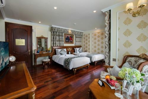 Imagen de la habitación del Hotel Emperor Cruise Ha Long. Foto 9