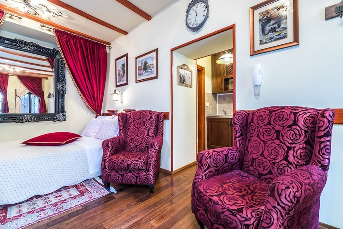 Imagen de la habitación del Hotel Emperor's Suites. Foto 5
