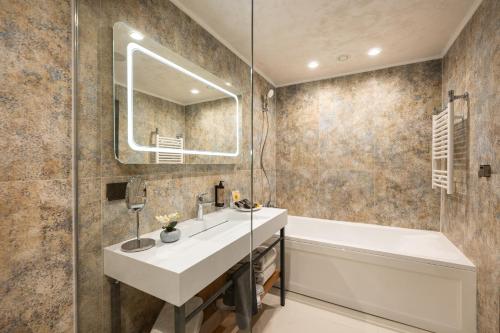 Imagen general del Hotel Empire Balneo and Spa. Foto 19