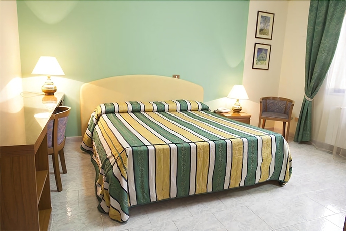 Imagen de la habitación del Hotel Empire, Capodrise. Foto 6