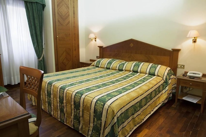 Imagen de la habitación del Hotel Empire, Capodrise. Foto 7