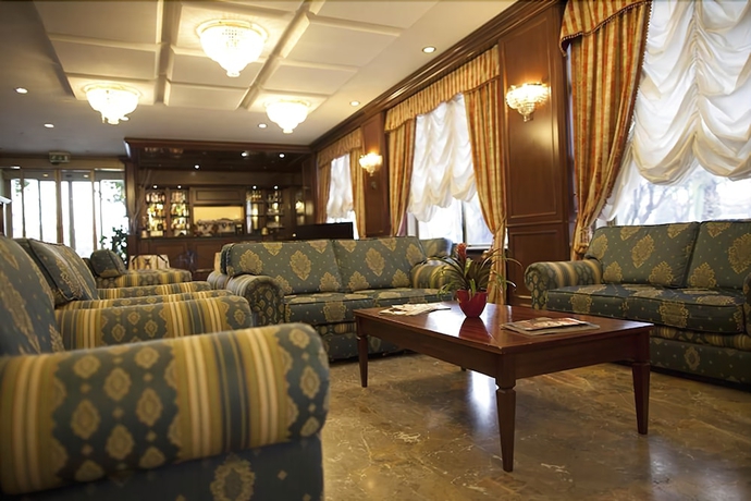 Imagen del bar/restaurante del Hotel Empire, Capodrise. Foto 4