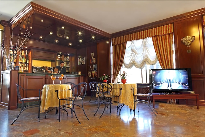 Imagen del bar/restaurante del Hotel Empire, Capodrise. Foto 5