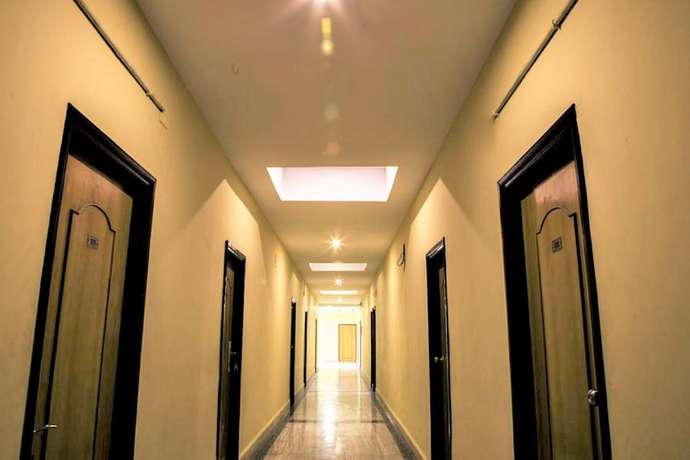 Imagen de los interiores del Hotel Empire Gandhidham. Foto 20