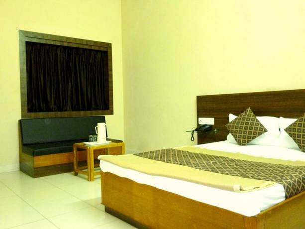 Imagen de la habitación del Hotel Empire Gandhidham. Foto 16