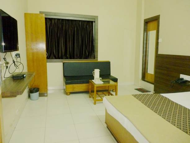 Imagen de la habitación del Hotel Empire Gandhidham. Foto 17