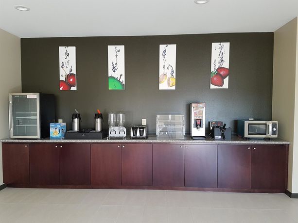 Imagen de los interiores del Hotel Empire Inn Cypress. Foto 13