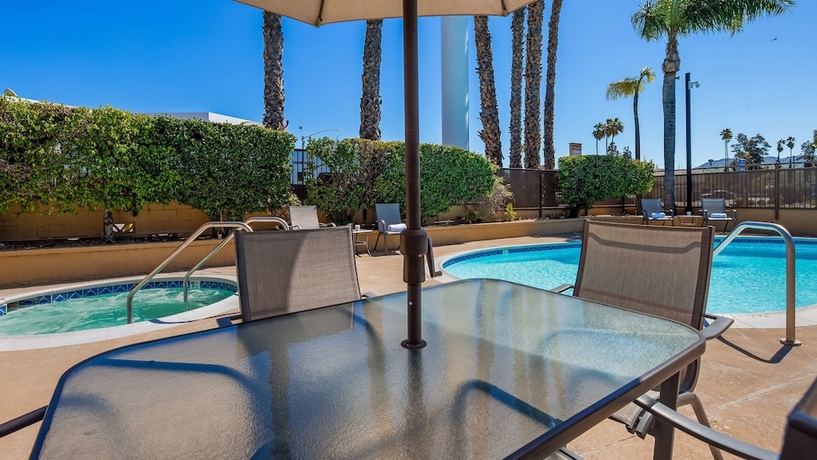 Imagen de la piscina del Hotel Empire Inn, San Bernardino. Foto 18