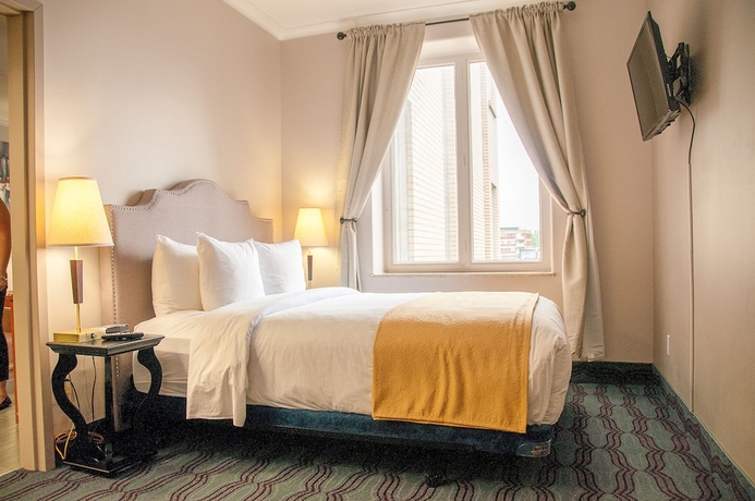 Imagen de la habitación del Hotel Empire Suites. Foto 2