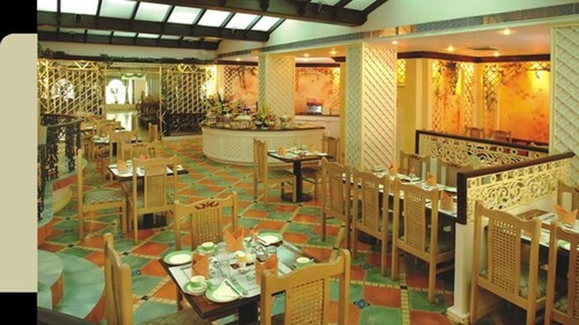 Imagen del bar/restaurante del Hotel Empires Bhubaneswar. Foto 16