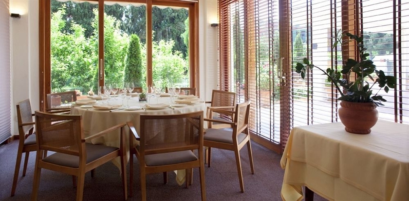 Imagen del bar/restaurante del Hotel Empord&agrave;, Figueres. Foto 4
