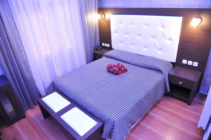 Imagen de la habitación del Hotel Emporiko. Foto 7
