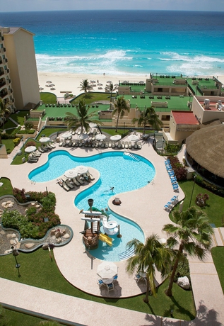 Imagen de la piscina del Hotel Emporio Cancun. Foto 16