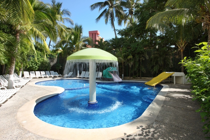Imagen de la piscina del Hotel Emporio Ixtapa - With Optional All Inclusive. Foto 13