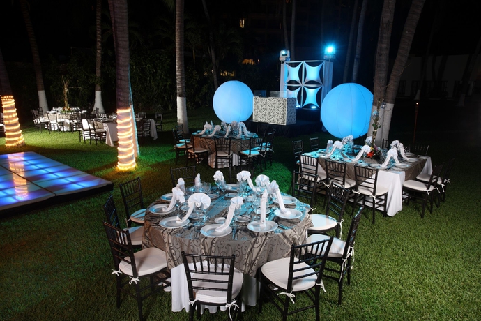 Imagen de los exteriores del Hotel Emporio Ixtapa - With Optional All Inclusive. Foto 8