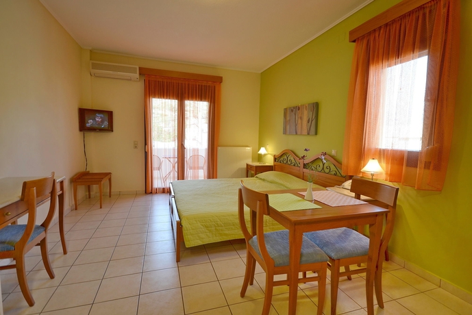 Imagen de la habitación del Hotel Emporios Bay. Foto 4