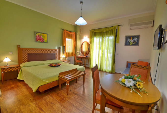 Imagen de la habitación del Hotel Emporios Bay. Foto 8