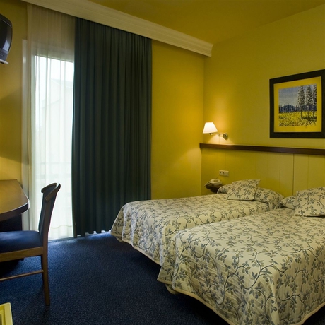 Imagen de la habitación del Hotel Emporium, Ampuriabrava. Foto 3