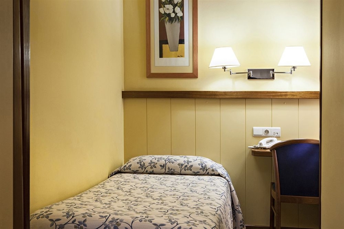 Imagen de la habitación del Hotel Emporium, Ampuriabrava. Foto 4