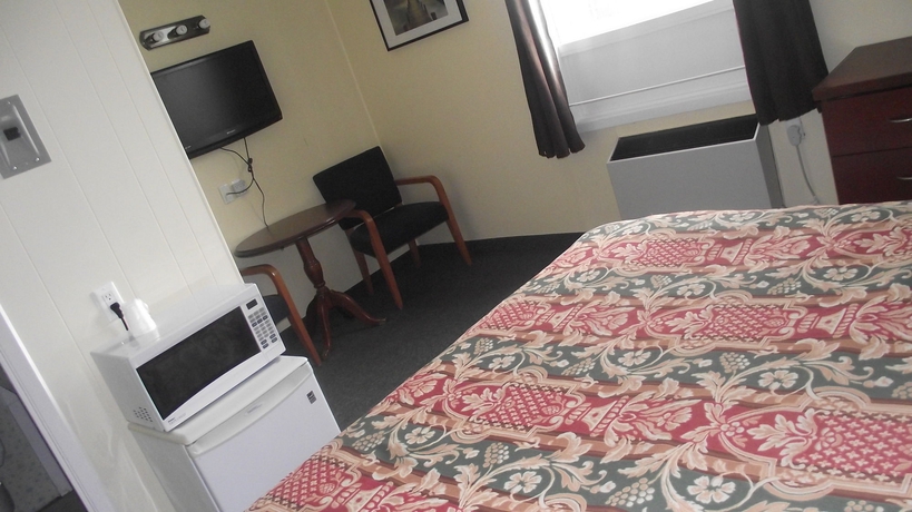 Imagen de los interiores del Hotel Empress Inn and Suites By The Falls. Foto 7