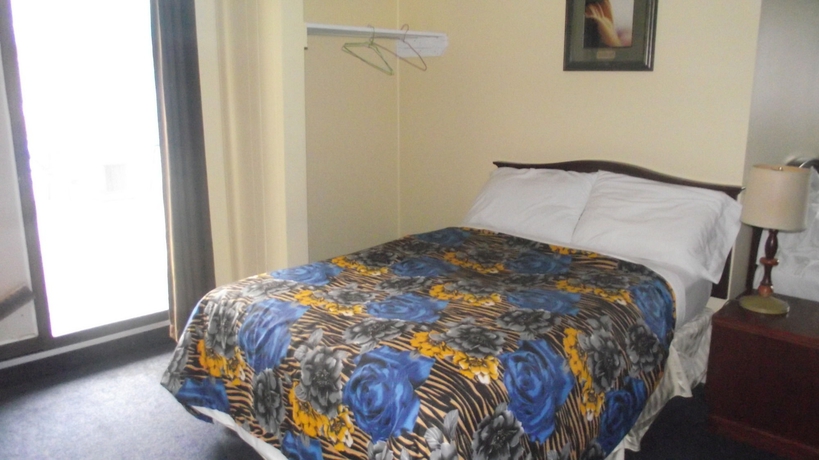 Imagen de los interiores del Hotel Empress Inn and Suites By The Falls. Foto 12