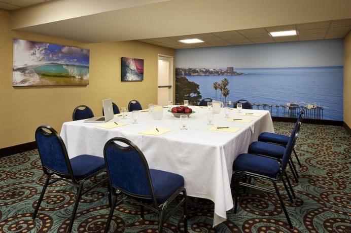 Imagen de los interiores del Hotel Empress Of La Jolla. Foto 18